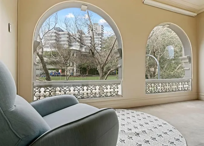 Panorama Firework View - Classic 4-Level Terrace Style Living In Kirribilli !!!